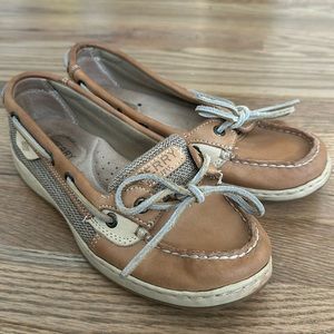 Gently used women’s Sperry’s!